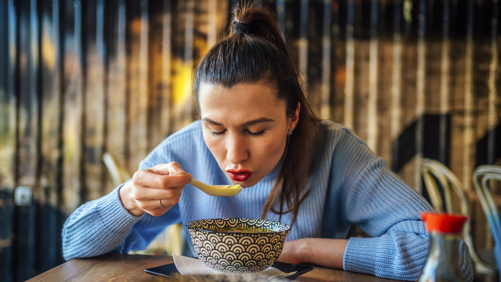 What Happens To Your Throat When You Swallow Really Hot Food – Health Digest