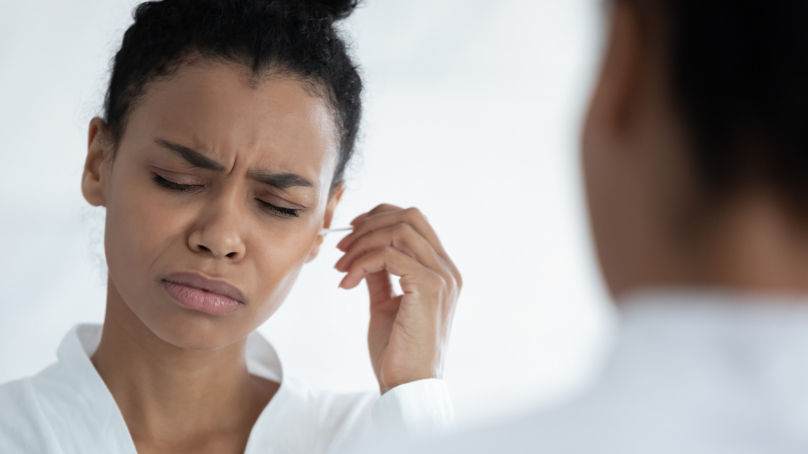 What It Means When Your Ear Wax Stinks – Health Digest