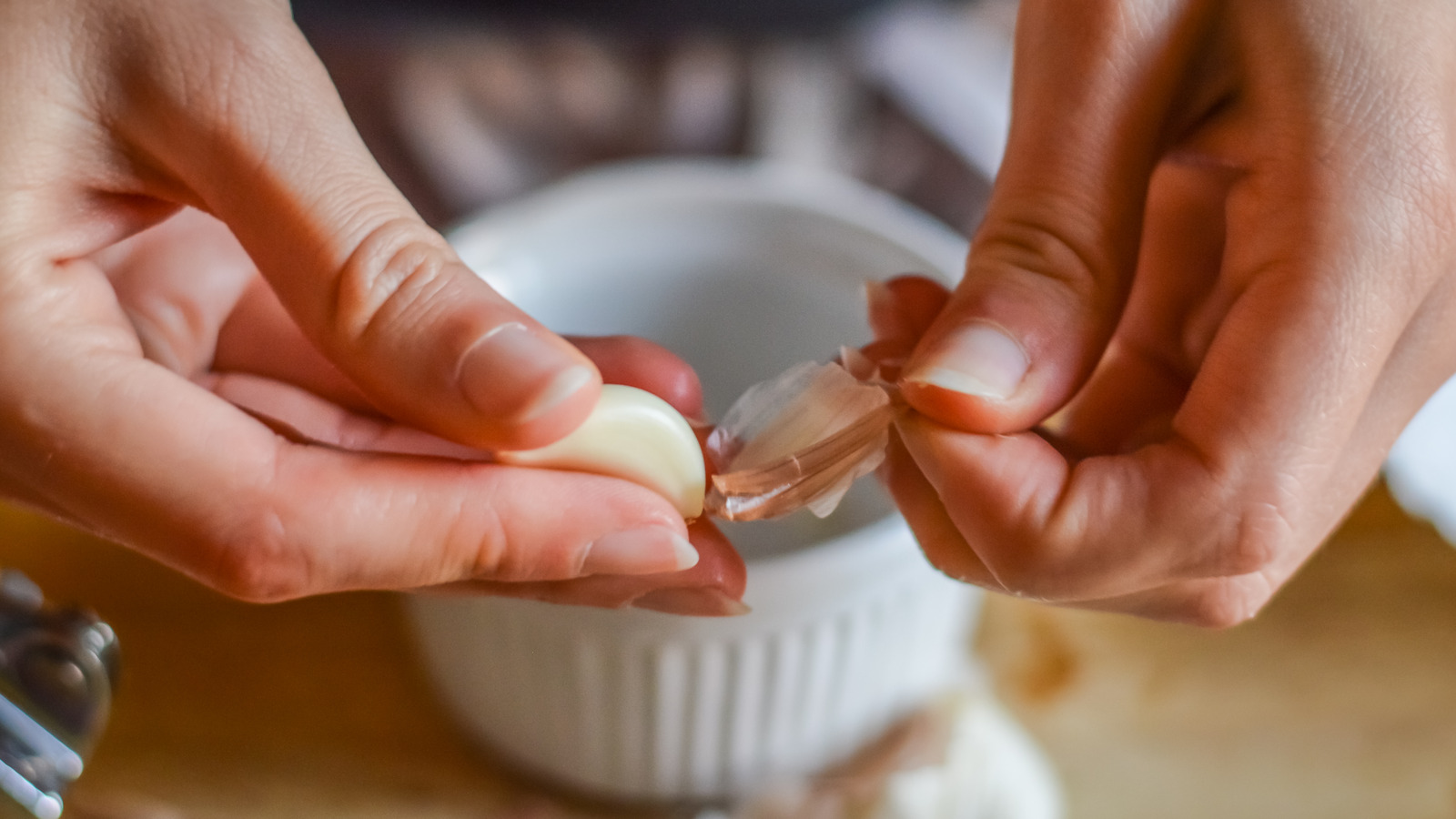Avoid Eating Garlic At All Costs If You Have This Medical Condition – Health Digest