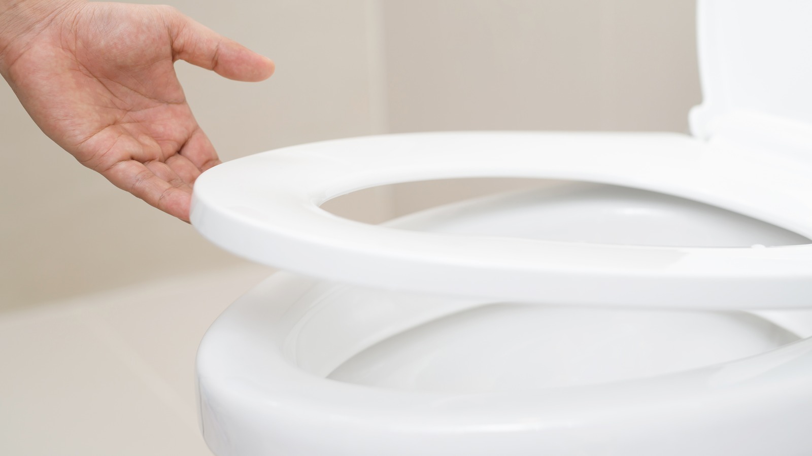 Avoid This Common Poop Mistake If You Don’t Want Hemorrhoids – Health Digest