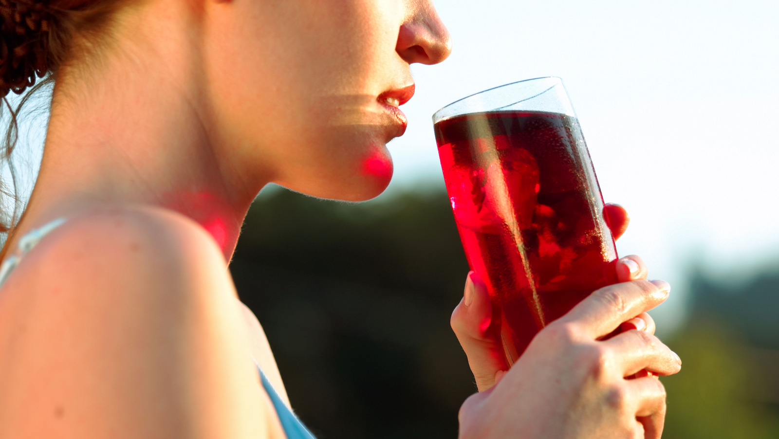 Avoid Drinking Cranberry Juice If You Take This Common Blood Thinner – Health Digest