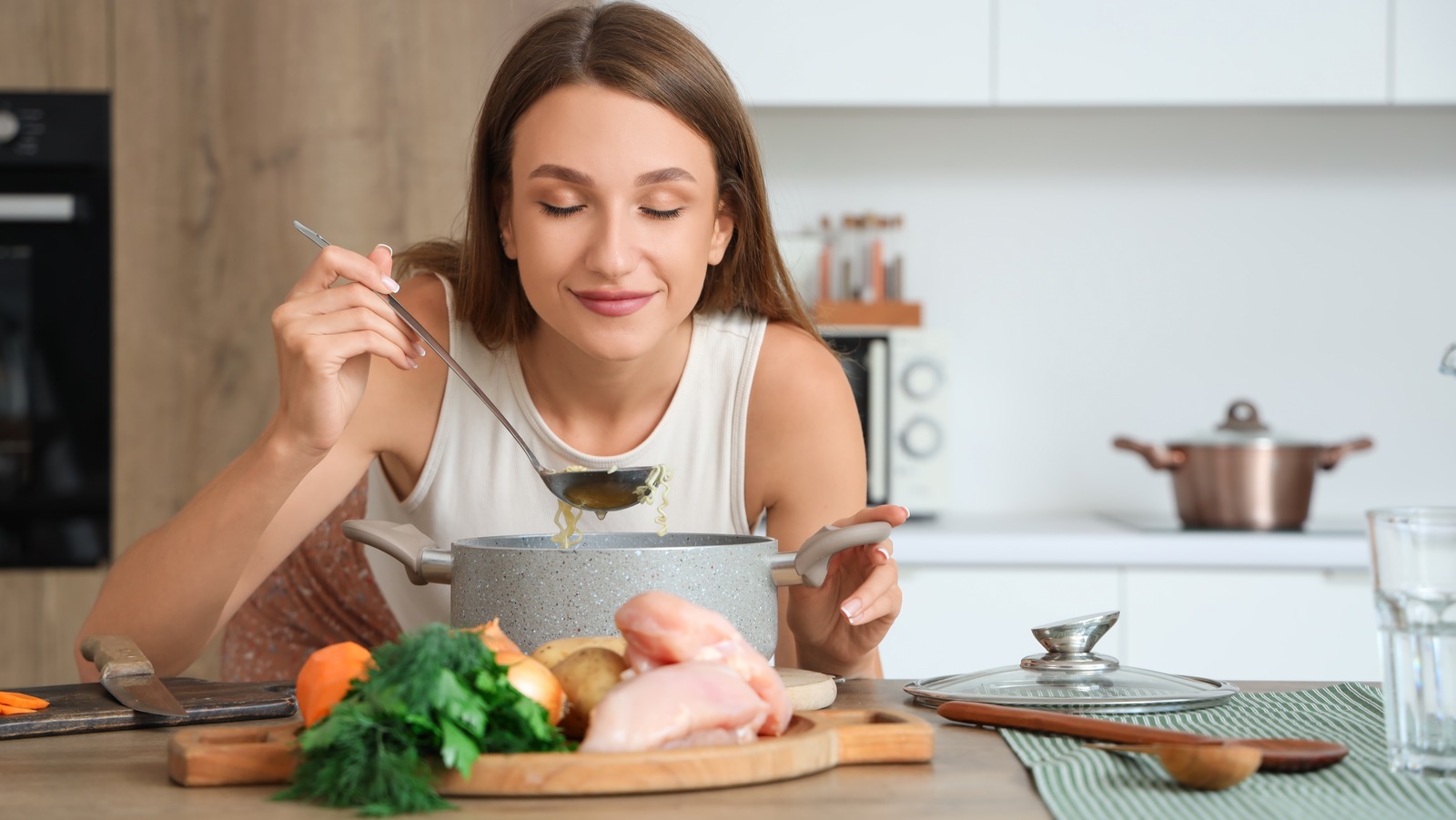 Drinking Chicken Broth Every Day Has An Unexpected Effect On The Way We Age (But There’s A Trick) – Health Digest