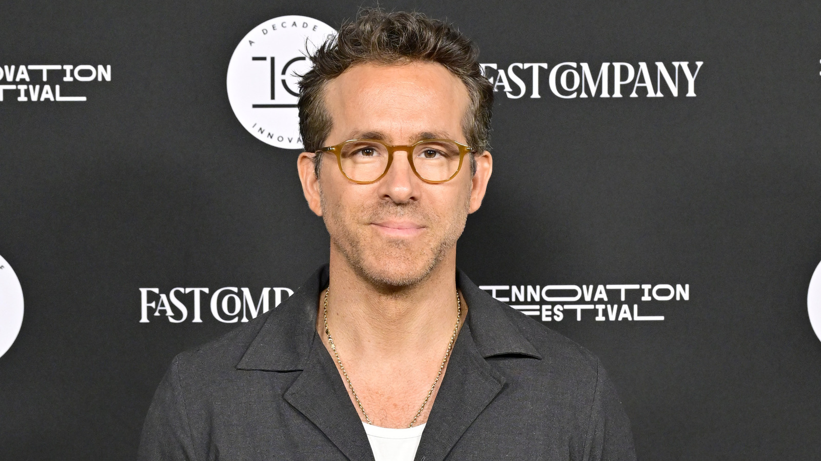 The Easily Missed Parkinson’s Sign Ryan Reynolds Wished He Noticed In His Dad – Health Digest