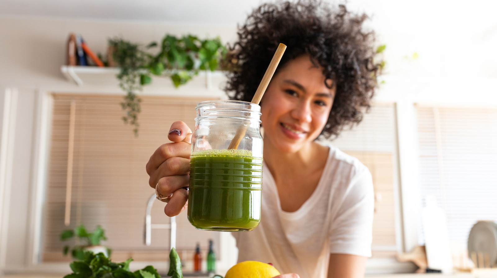 A Trendy Green Vegetable Juice High In Essential Vitamins Can Also Lower Cholesterol – Health Digest