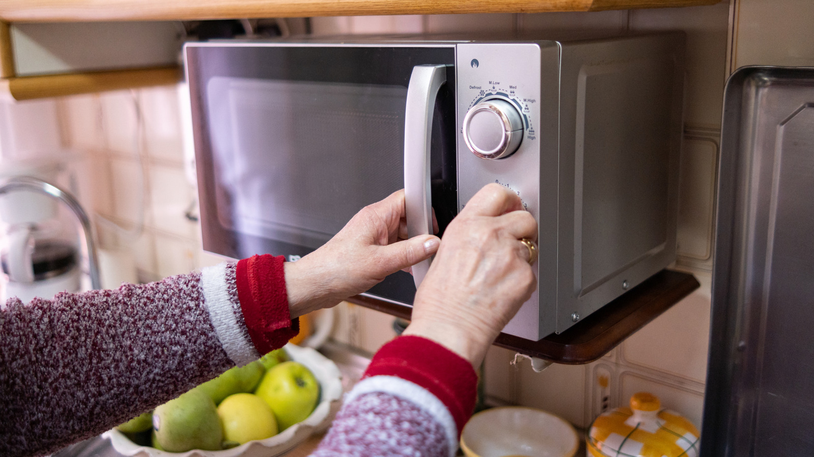 Why You Should Never Put Styrofoam Containers In The Microwave – Health Digest