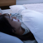 Strange Things That Can Happen To Your Body Right Before Falling Asleep - Health Digest