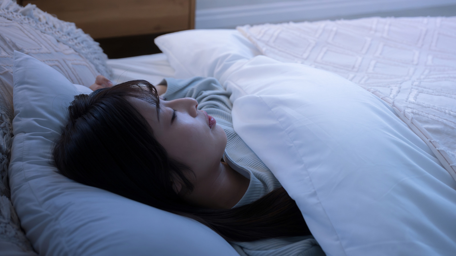 Strange Things That Can Happen To Your Body Right Before Falling Asleep – Health Digest
