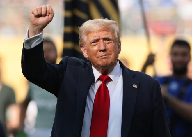 Trump’s Swollen Ankles Have People Worried About His Health – Health Digest